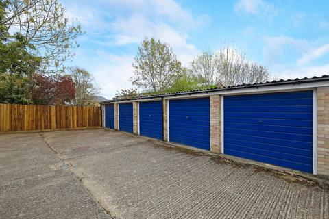 3, Murray Court Manor Road, Twickenham, TW2 5DE