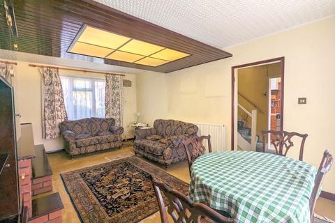 32 Dudley Road, Feltham, TW14 8EH