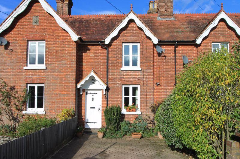 Furnace Lane, Hook Green 2 bed terraced house for sale £425,000