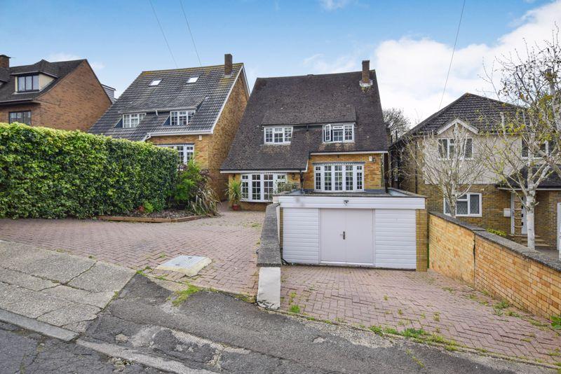 Southwell Road, Benfleet 4 bed detached house £600,000