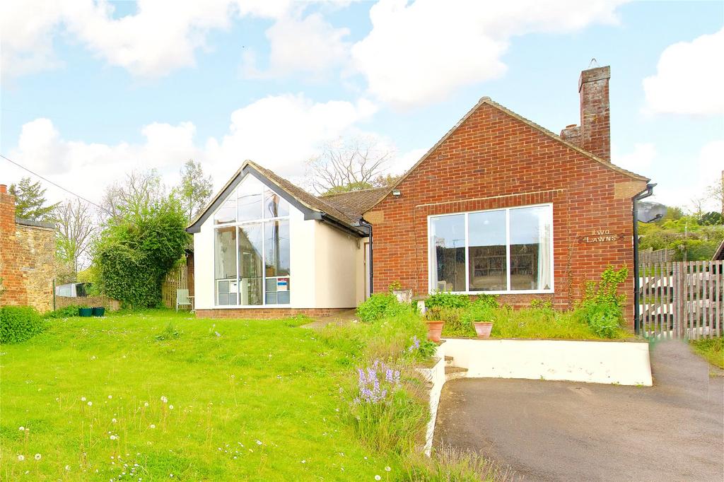 Main Street, Tingewick, Buckinghamshire, MK18 4 bed detached house for