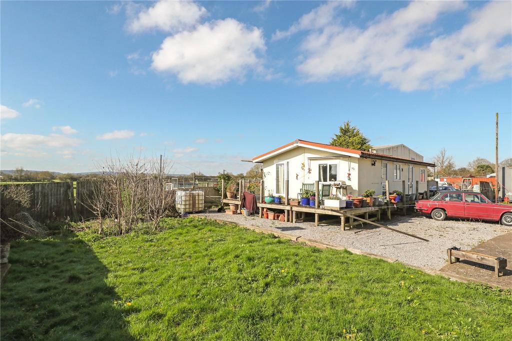 Hewish, WestonsuperMare, Somerset, BS24 2 bed property with land for