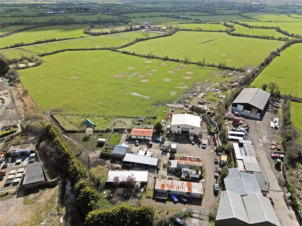 Hewish, WestonsuperMare, Somerset, BS24 2 bed property with land for