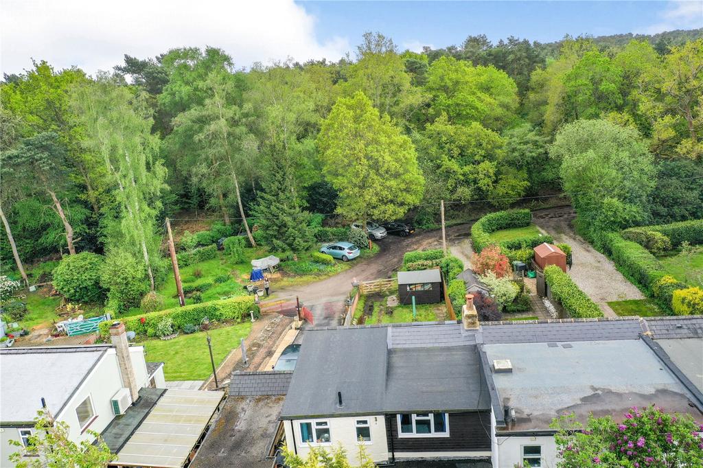 Bunces Lane, Burghfield Common, Reading, Berkshire, RG7 4 bed cottage