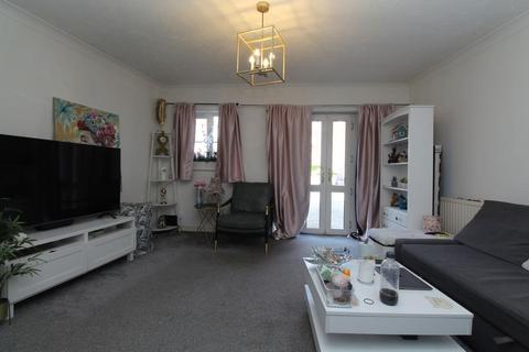 2 bedroom ground floor maisonette to rent, Sovereigns Quay, Bedford MK40