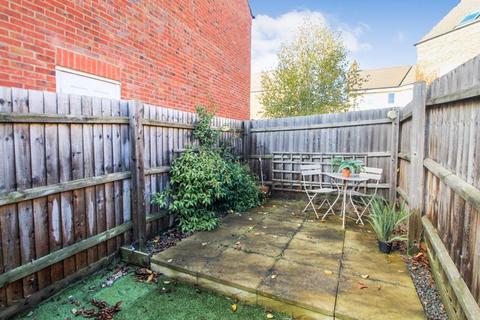 2 bedroom terraced house to rent, Lewis Close, Bedford MK42