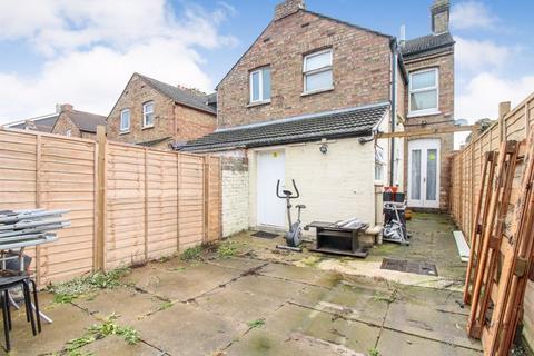 2 bedroom end of terrace house for sale, Sandhurst Place, Bedford MK42