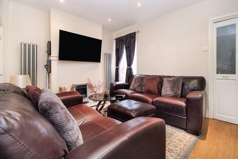 2 bedroom end of terrace house for sale, Sandhurst Place, Bedford MK42