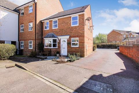 2 bedroom cluster house for sale, Honeysuckle Close, Biggleswade SG18