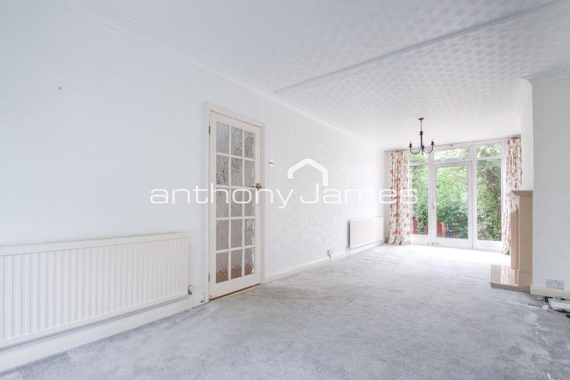 Buckingham Avenue, Welling DA16 3 bed semidetached house £1,900 pcm