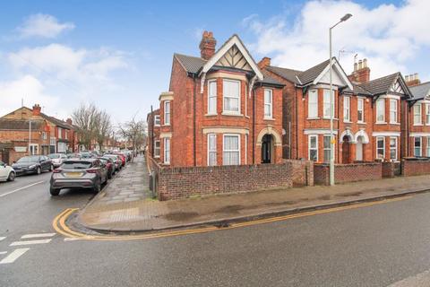 4 bedroom detached house for sale, Castle Road, Bedford MK40