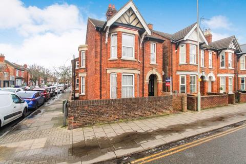 4 bedroom detached house for sale, Castle Road, Bedford MK40