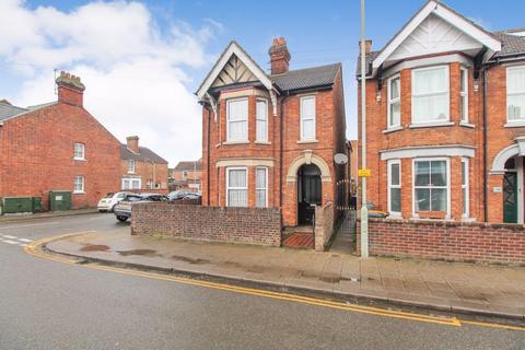 4 bedroom detached house for sale, Castle Road, Bedford MK40
