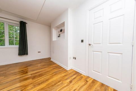 2 bedroom flat for sale, Blenkinsop Way, Leeds