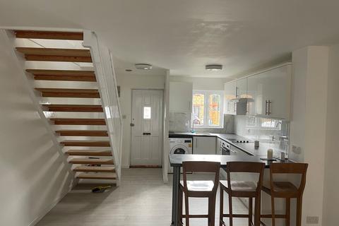 2 bedroom terraced house to rent, Pope Close SW19 Colliers wood