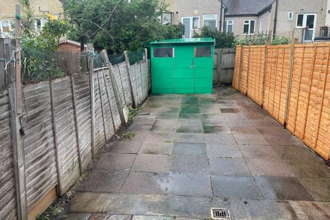 2 bedroom terraced house to rent, Pope Close SW19 Colliers wood