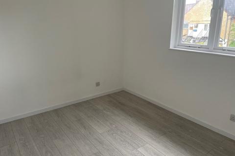 2 bedroom terraced house to rent, Pope Close SW19 Colliers wood