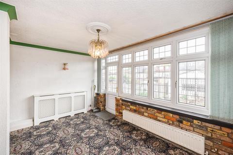 26 Waverley Avenue, London, E4 8HT