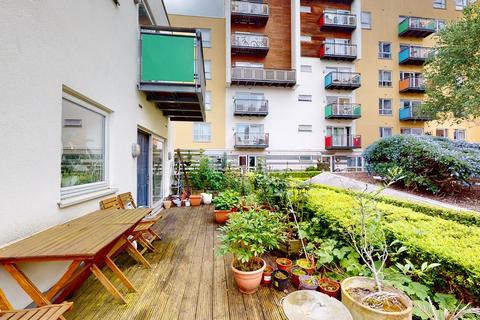 4 bedroom apartment for sale - Metcalfe Court, Teal Street, LONDON, SE10