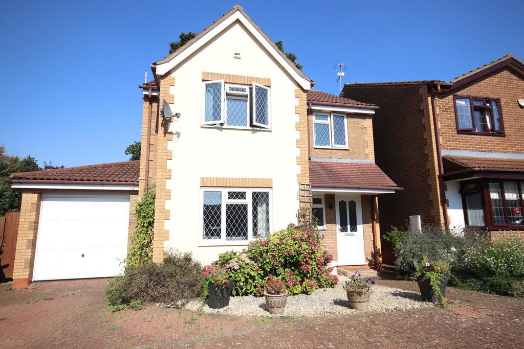 Salisbury Road, Flitwick, MK45 3 bed detached house £485,000