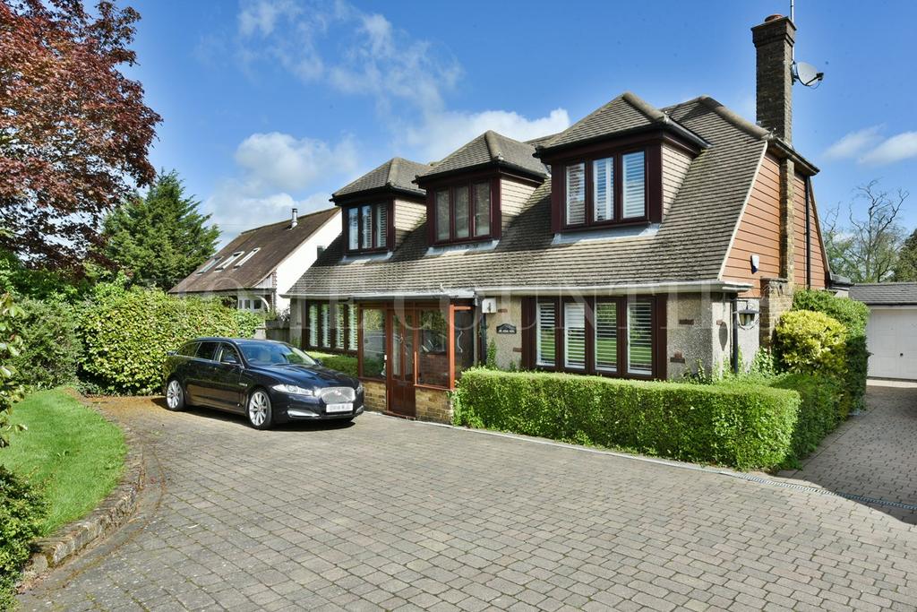 Northaw Road West, Northaw, Potters Bar, EN6 3 bed detached bungalow