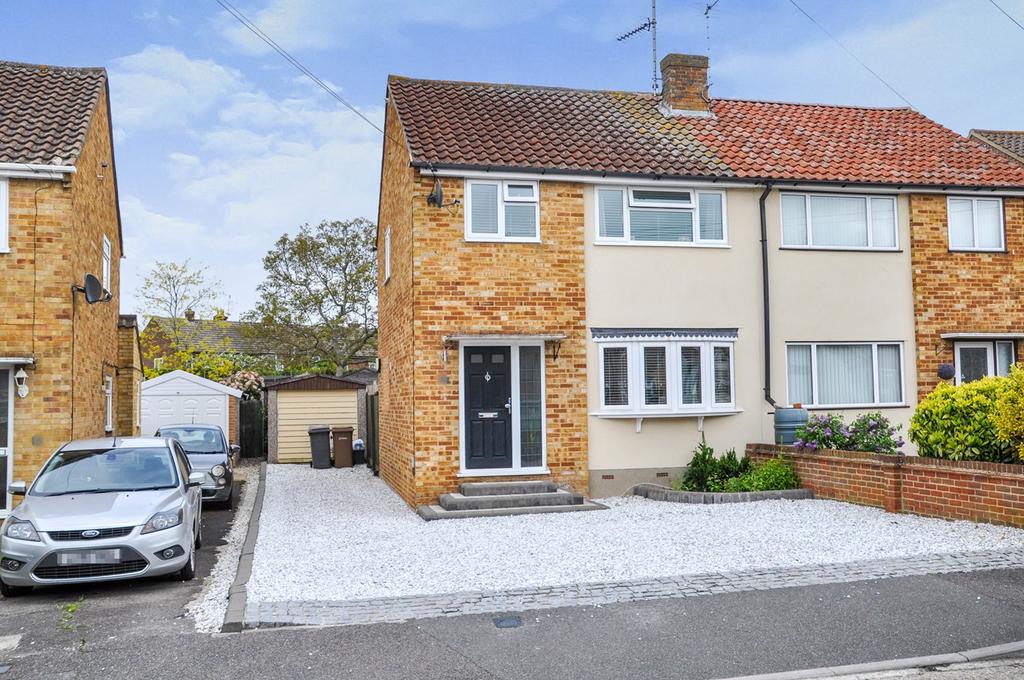 Larch Grove, Chelmsford, CM2 3 bed semidetached house for sale £440,000