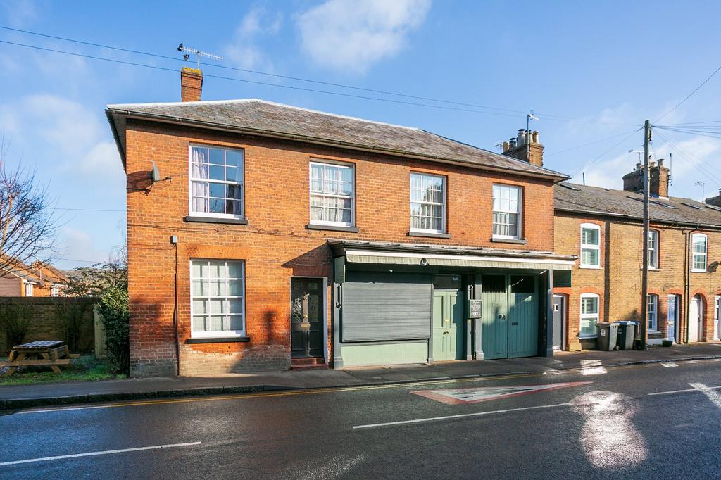 High Street, Northchurch, Berkamsted... 2 bed apartment £1,000,000