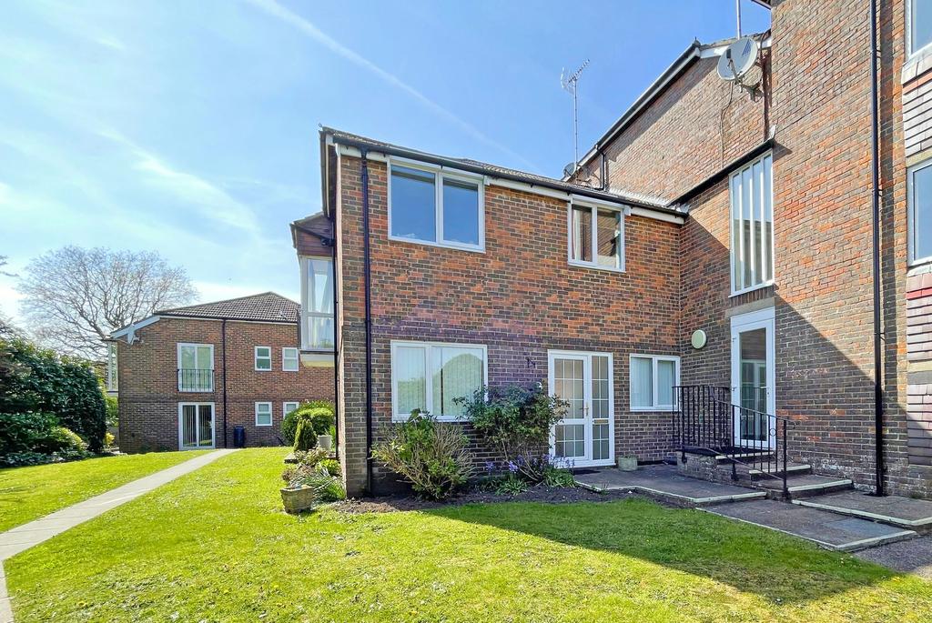 Hassocks Lodge, Hassocks, West Sussex, BN6 8AT 2 bed flat for sale £