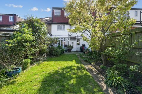 12 Elmbank Way, London, W7 3DG