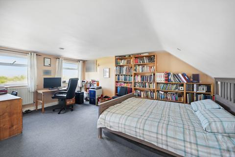 12 Elmbank Way, London, W7 3DG