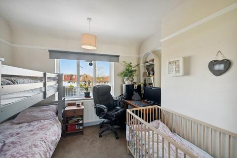 12 Elmbank Way, London, W7 3DG