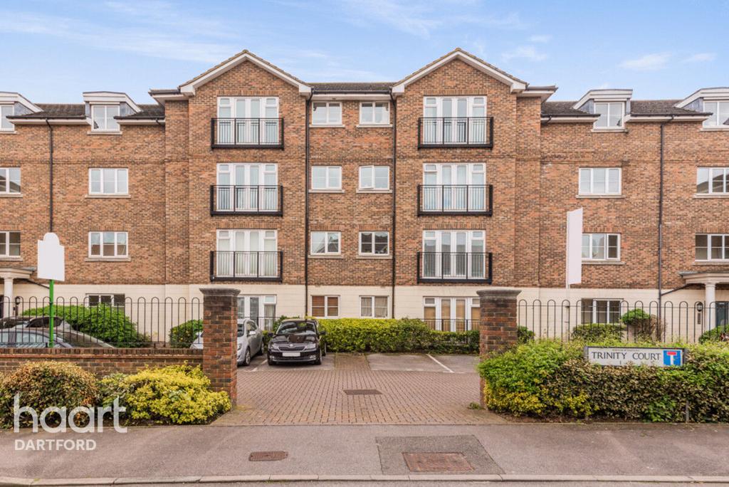 Baker Crescent, Dartford 2 bed apartment for sale £260,000