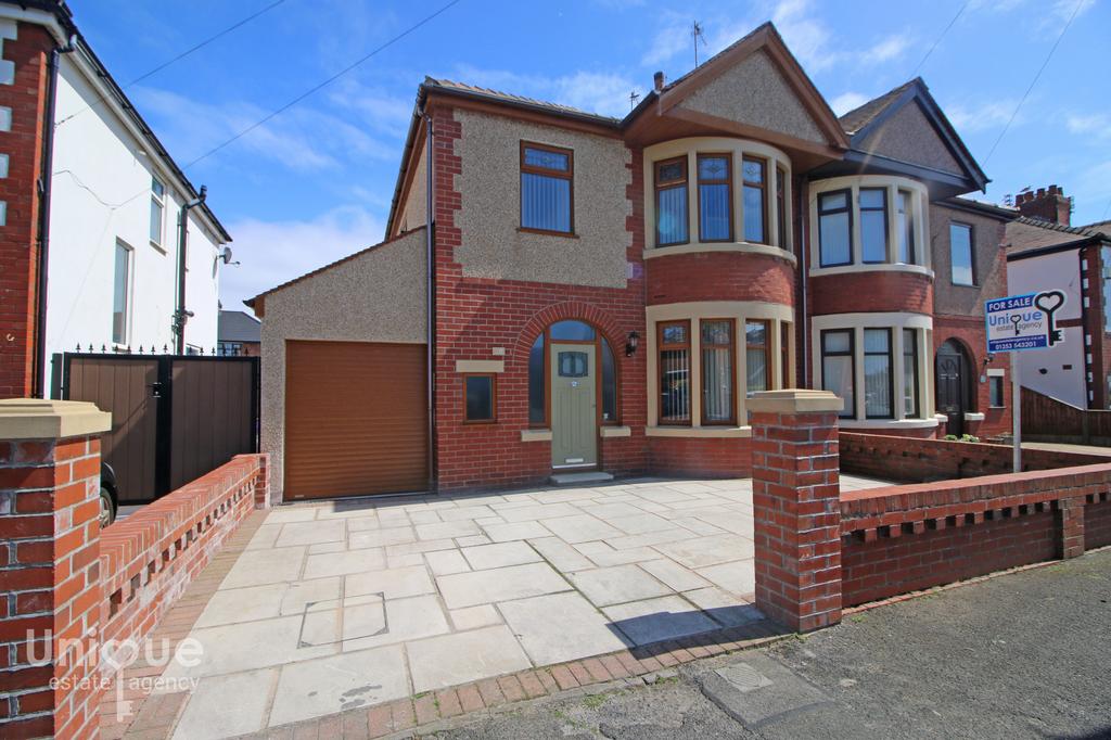 Knowsley Gate Fleetwood Fy7 3 Bed Semi Detached House For Sale £250 000