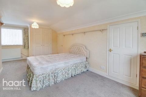 2 Edward Road, Biggin Hill, Westerham, TN16 3HL