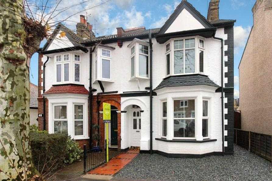 Leigh on Sea SS9 3 bed semidetached house for sale £495,000