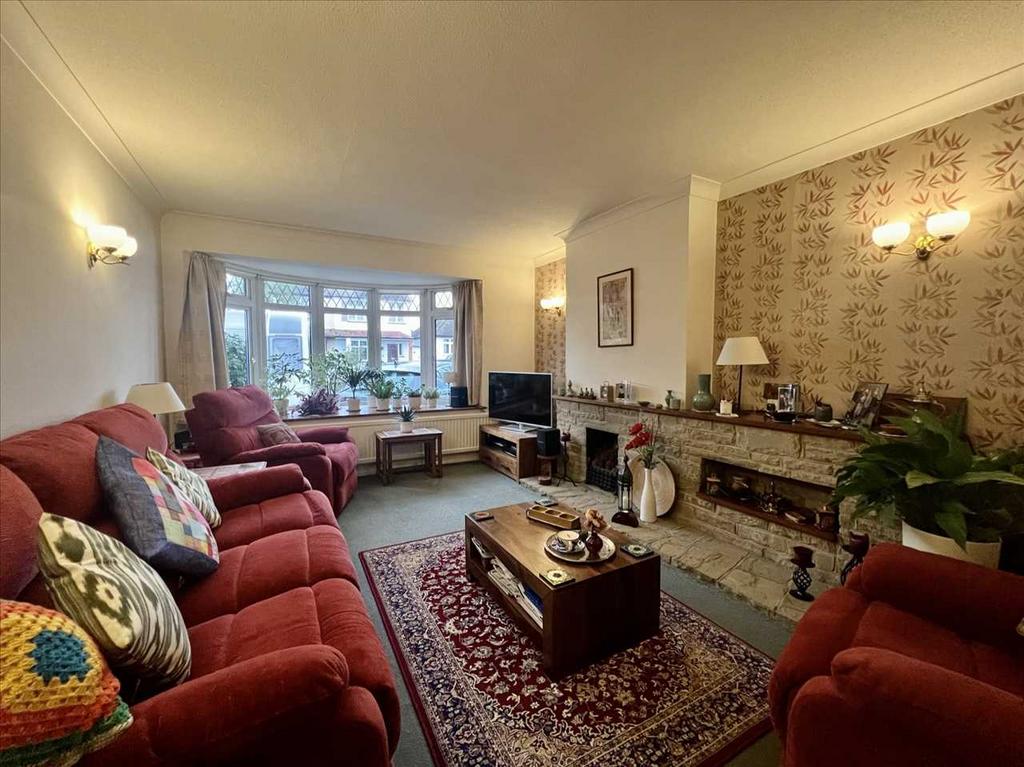 Leigh on Sea SS9 3 bed detached house for sale £570,000