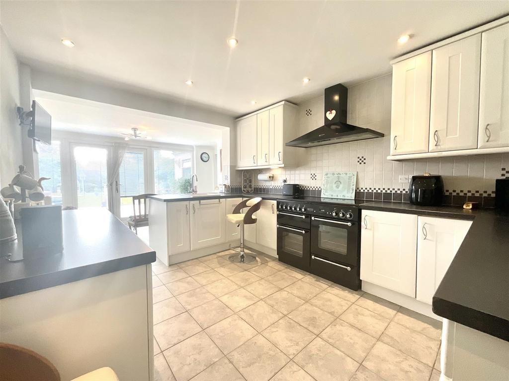 Brock Hill, Runwell, Wickford, Essex 2 bed detached bungalow for sale