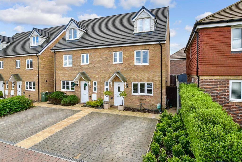 St. Lawrence Crescent, Coxheath, Maidstone, Kent 4 bed semidetached house for sale £425,000