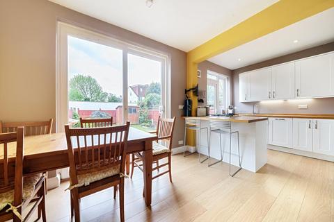 76 Toynbee Road, London, SW20 8SR