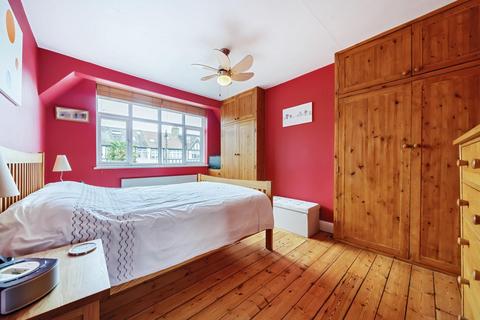 76 Toynbee Road, London, SW20 8SR