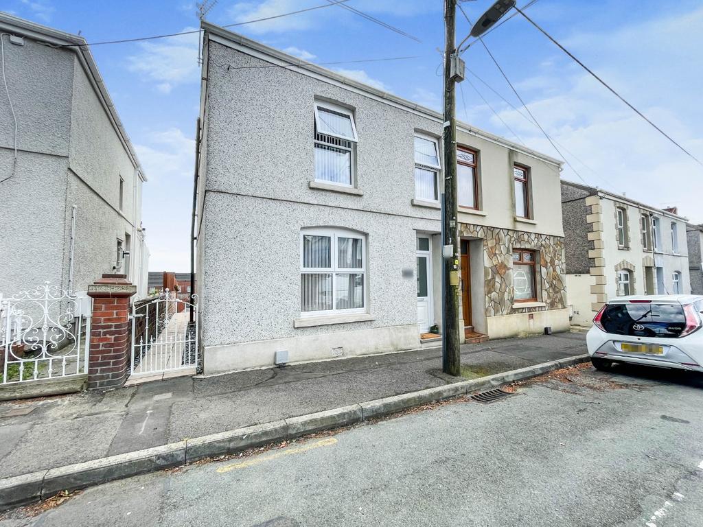 James Street, Pontarddulais, Swansea, West SA4 8HZ 4 bed
