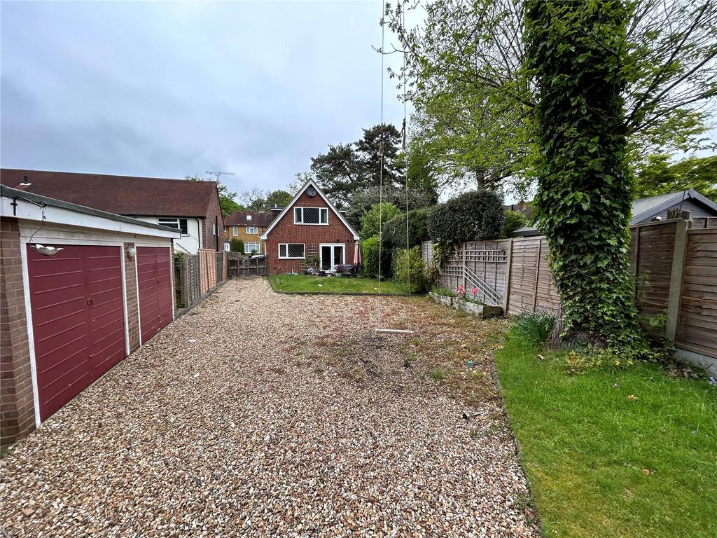 Farm Road, Frimley, Camberley, Surrey, GU16 3 bed detached house £