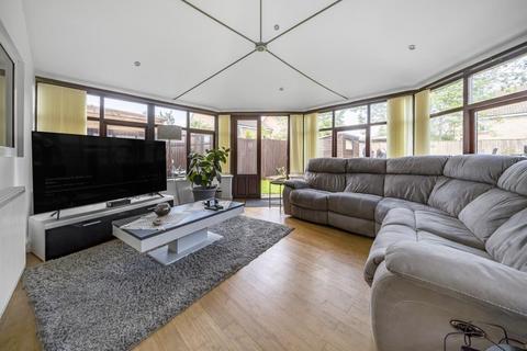 7 Bond Close, Aylesbury, HP21 8FZ