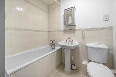 7 Bond Close, Aylesbury, HP21 8FZ