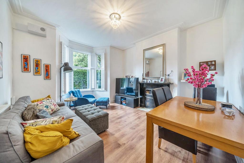 Cavendish Road, Balham 2 bed flat for sale £625,000