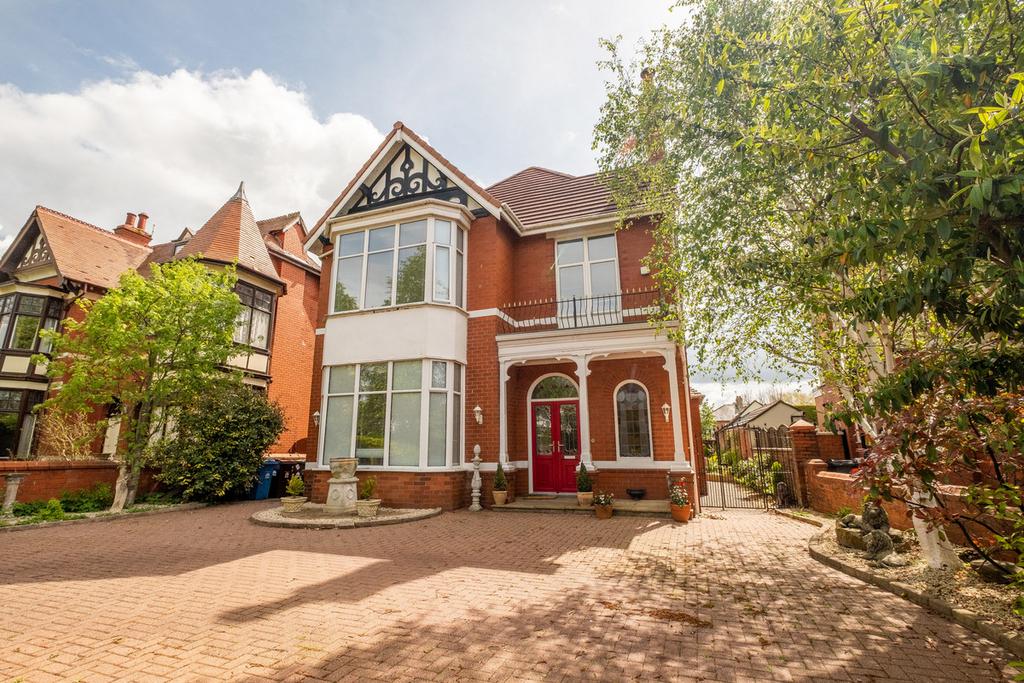 St. Annes Road East, Lytham St. Annes, FY8 6 bed detached house for sale £695,000
