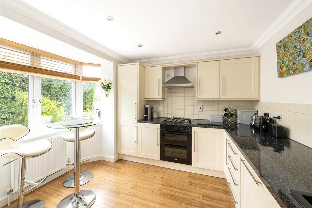 Woodside Way, Salfords, Redhill, Surrey, RH1 3 bed semidetached house