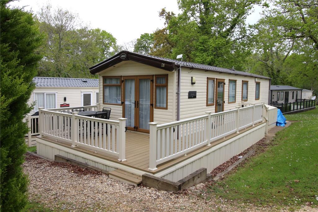 Sway Road, New Milton, Hampshire, BH25 2 bed park home for sale £29,950
