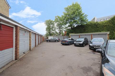 26 Harleyford, Bromley, BR1 3HW