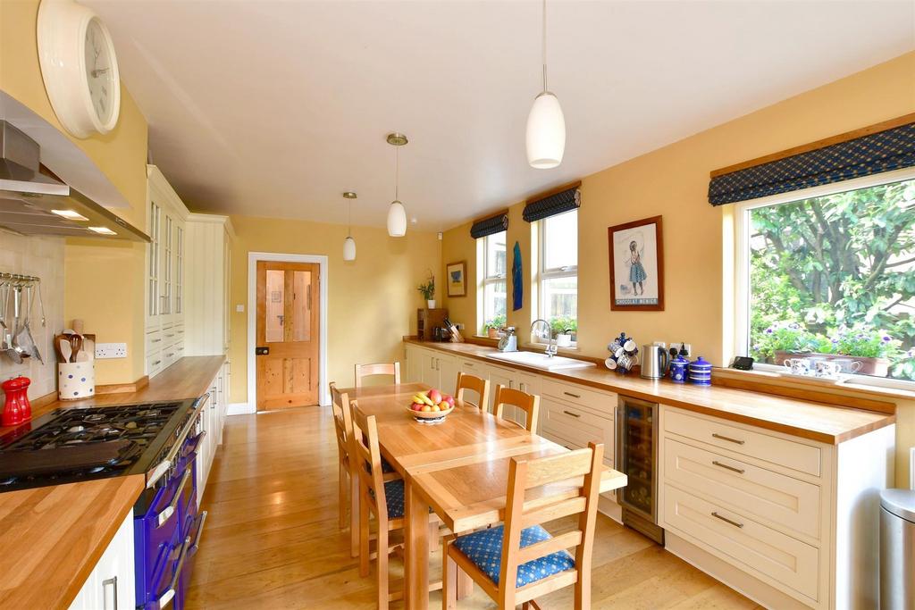 Kitchen/ Breakfast Room